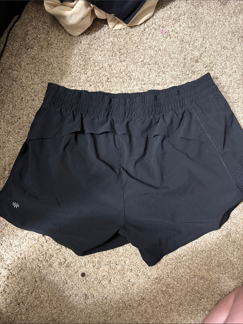 Athleta Hustle 3” Short in Black Size Medium - Picture 2 of 4